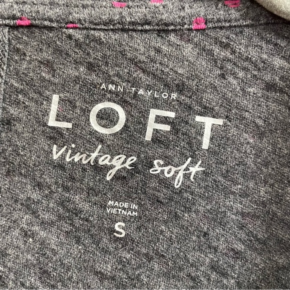 LOFT by Ann Taylor Small Women’s Short Sleeve V-Neck Tee Soft Casual Summer - Picture 2 of 4